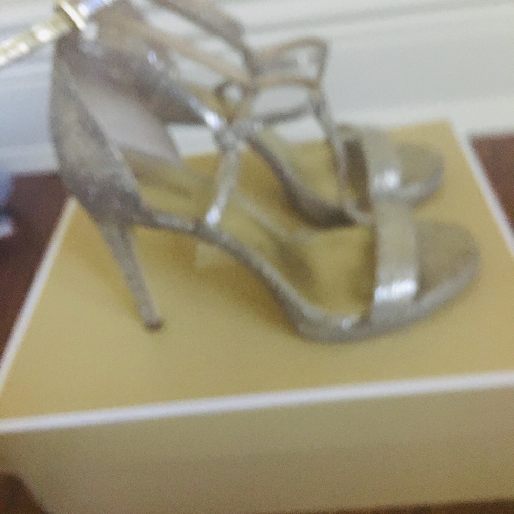 MICHAEL KORS SIMONE SANDALS SZ 6 - Picture 6 of 8